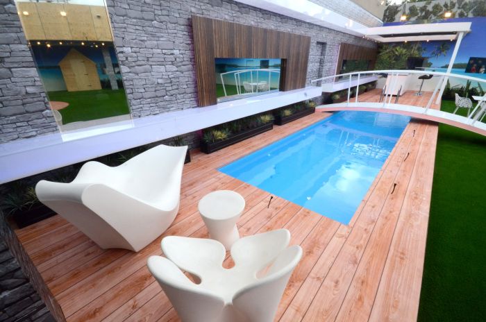 Swimming pool with small terrace