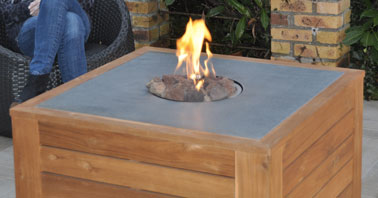 Ideal for warming when it is cool outside, this coffee table will naturally find its place on the terrace or in the garden for pleasant evenings 